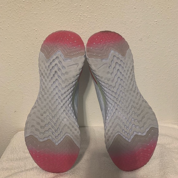 COPY - Nike EPIC Flyknit Running Shoes - Great Condition - Picture 5 of 7